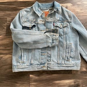 Levi's embroidered jean jacket size XL